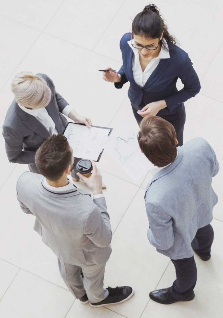 freelance seo specialist delivering impartial advice to marketing personnel